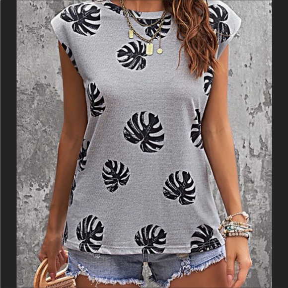 Private Label Tops - #9 1 Left! Gray Palm Leaf Top w/Cap Sleeves